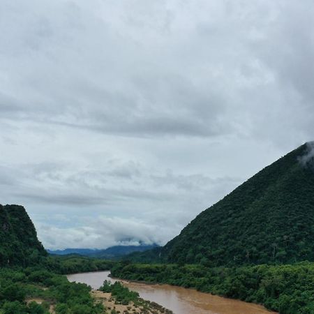 Pdv Guesthouse Muang Ngoi Exteriör bild