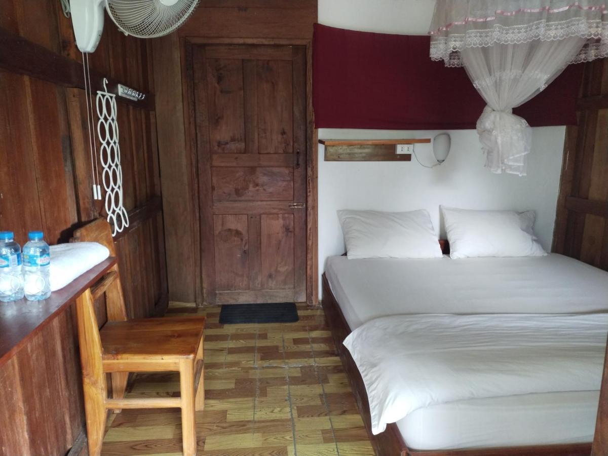 Pdv Guesthouse Muang Ngoi Exteriör bild