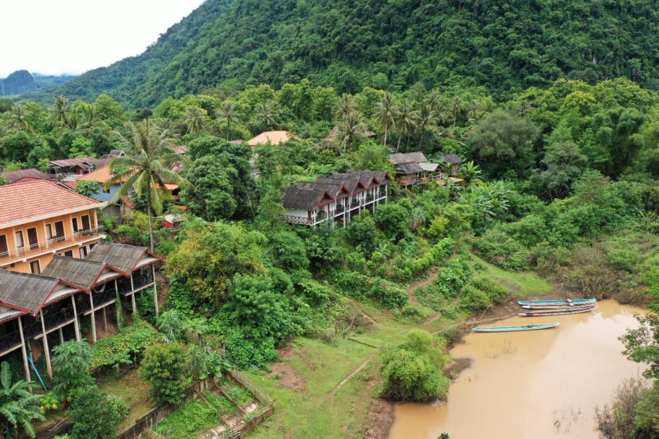 Pdv Guesthouse Muang Ngoi Exteriör bild