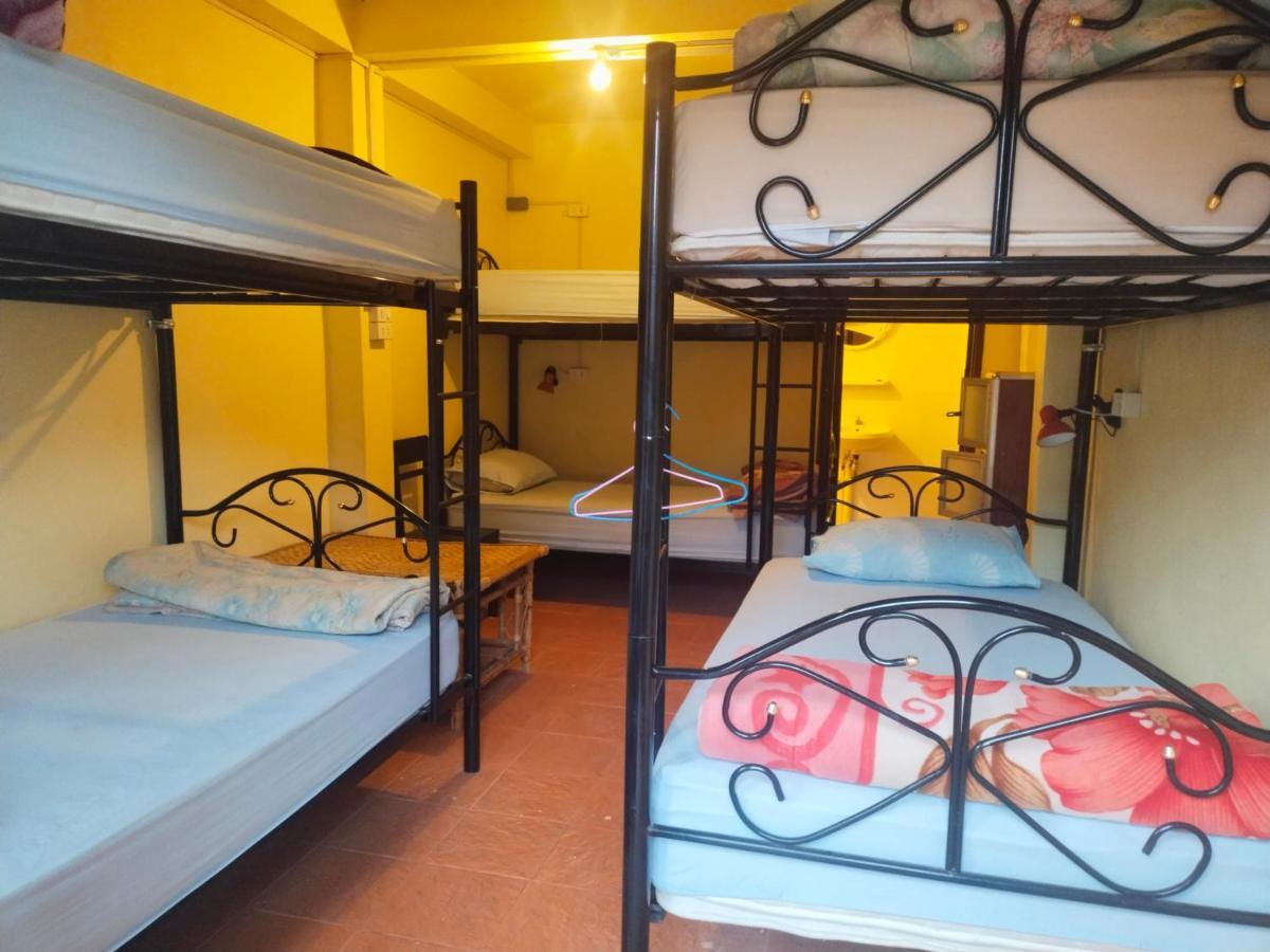 Pdv Guesthouse Muang Ngoi Exteriör bild