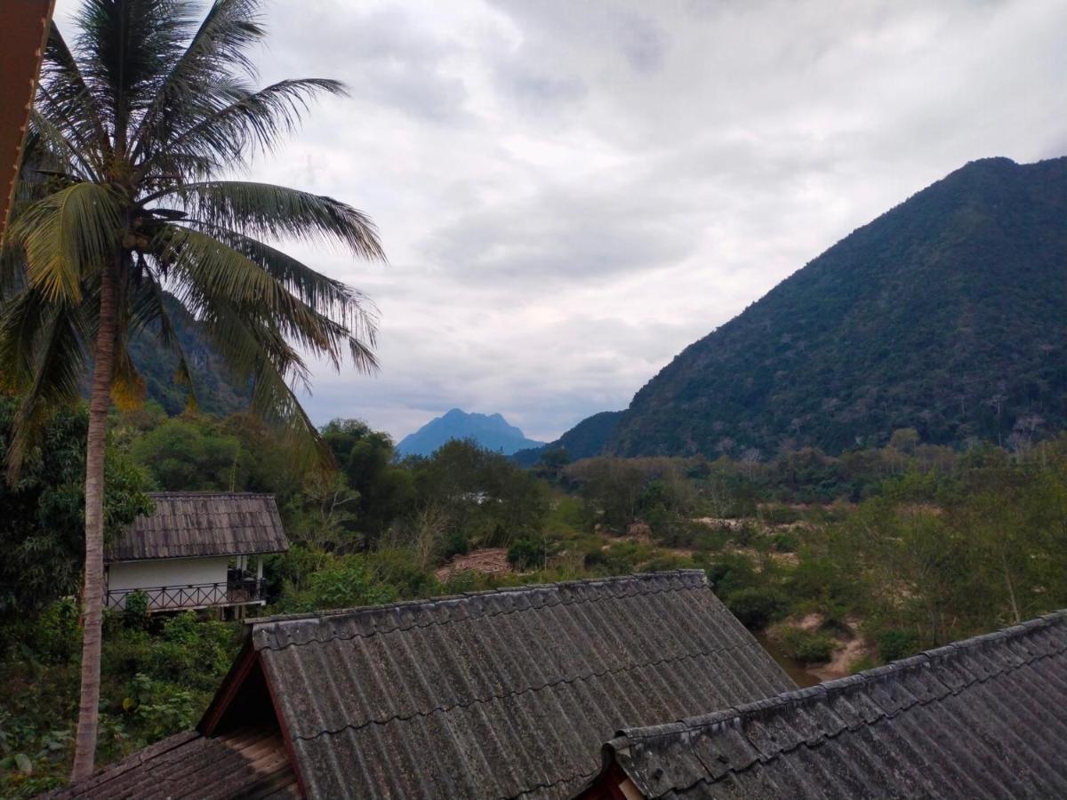Pdv Guesthouse Muang Ngoi Exteriör bild