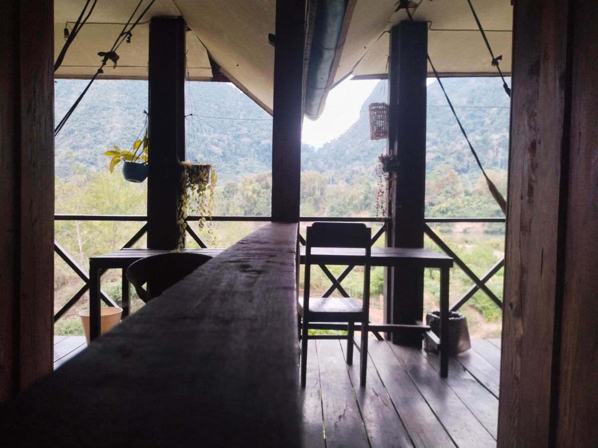 Pdv Guesthouse Muang Ngoi Exteriör bild