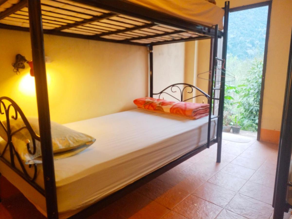 Pdv Guesthouse Muang Ngoi Exteriör bild