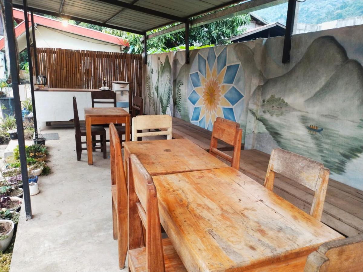 Pdv Guesthouse Muang Ngoi Exteriör bild