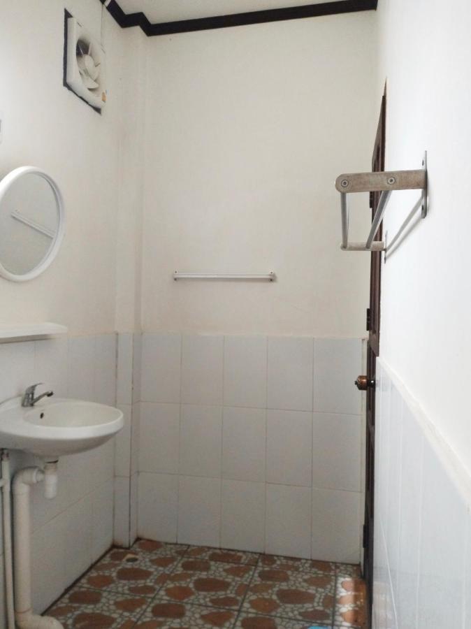 Pdv Guesthouse Muang Ngoi Exteriör bild
