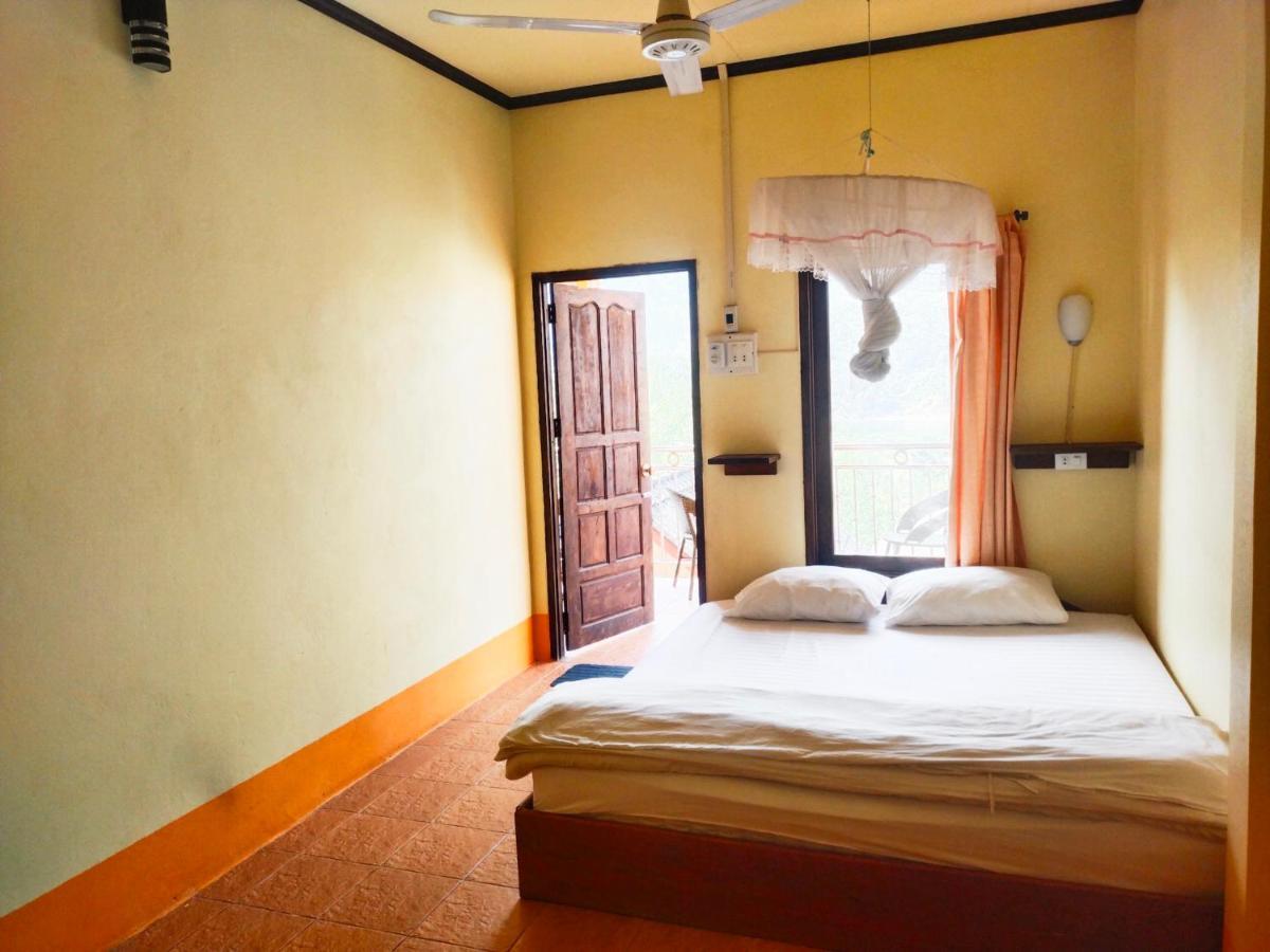 Pdv Guesthouse Muang Ngoi Exteriör bild